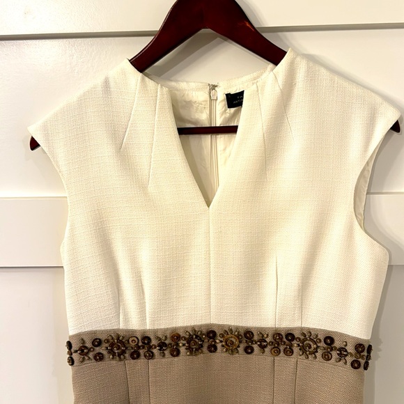 Beautiful Dress - Picture 3 of 6